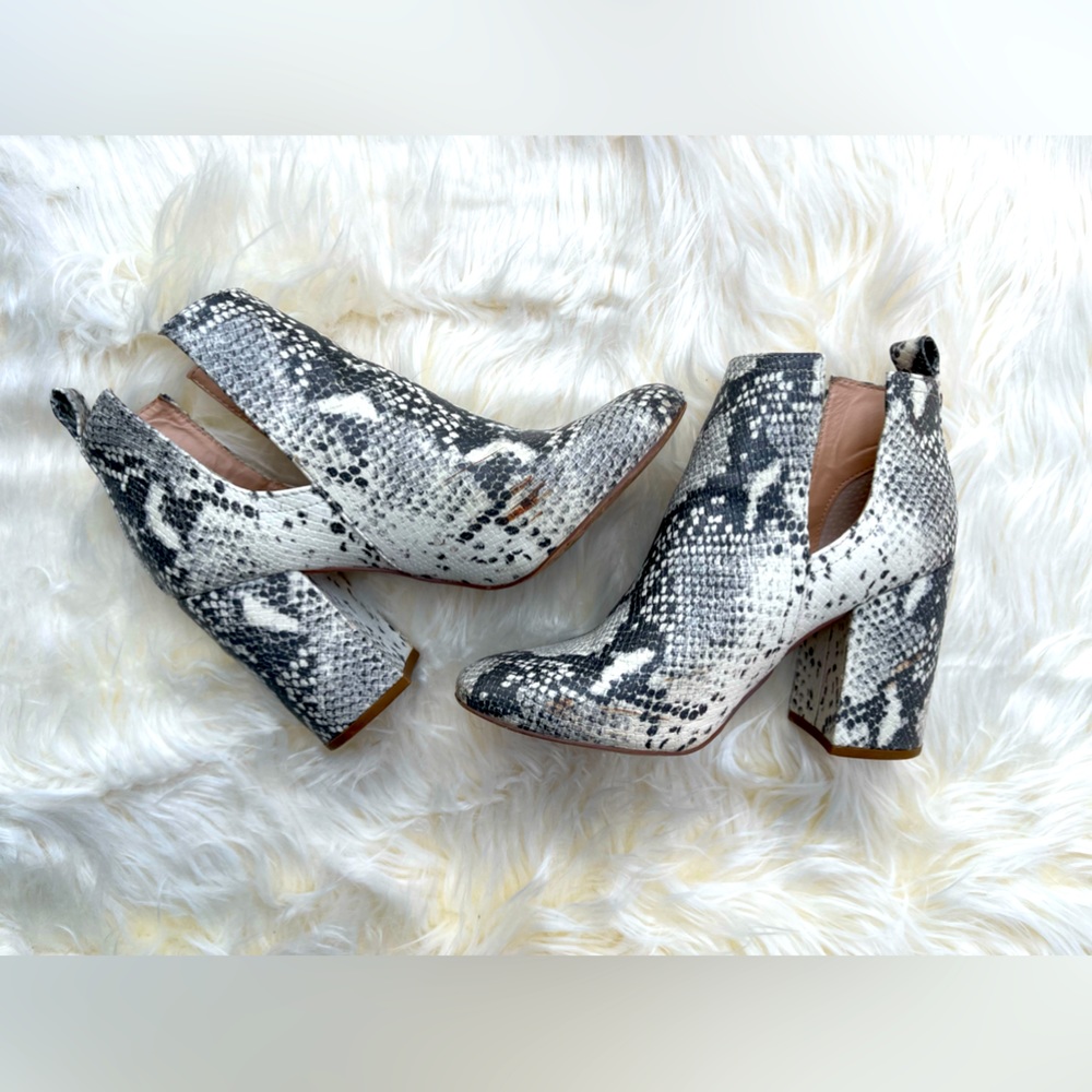 Steve Madden Rookie Natural Snake Skin Ankle Boots Size 8